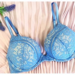 Victoria’s Secret bombshell bra size 32C brand new condition!